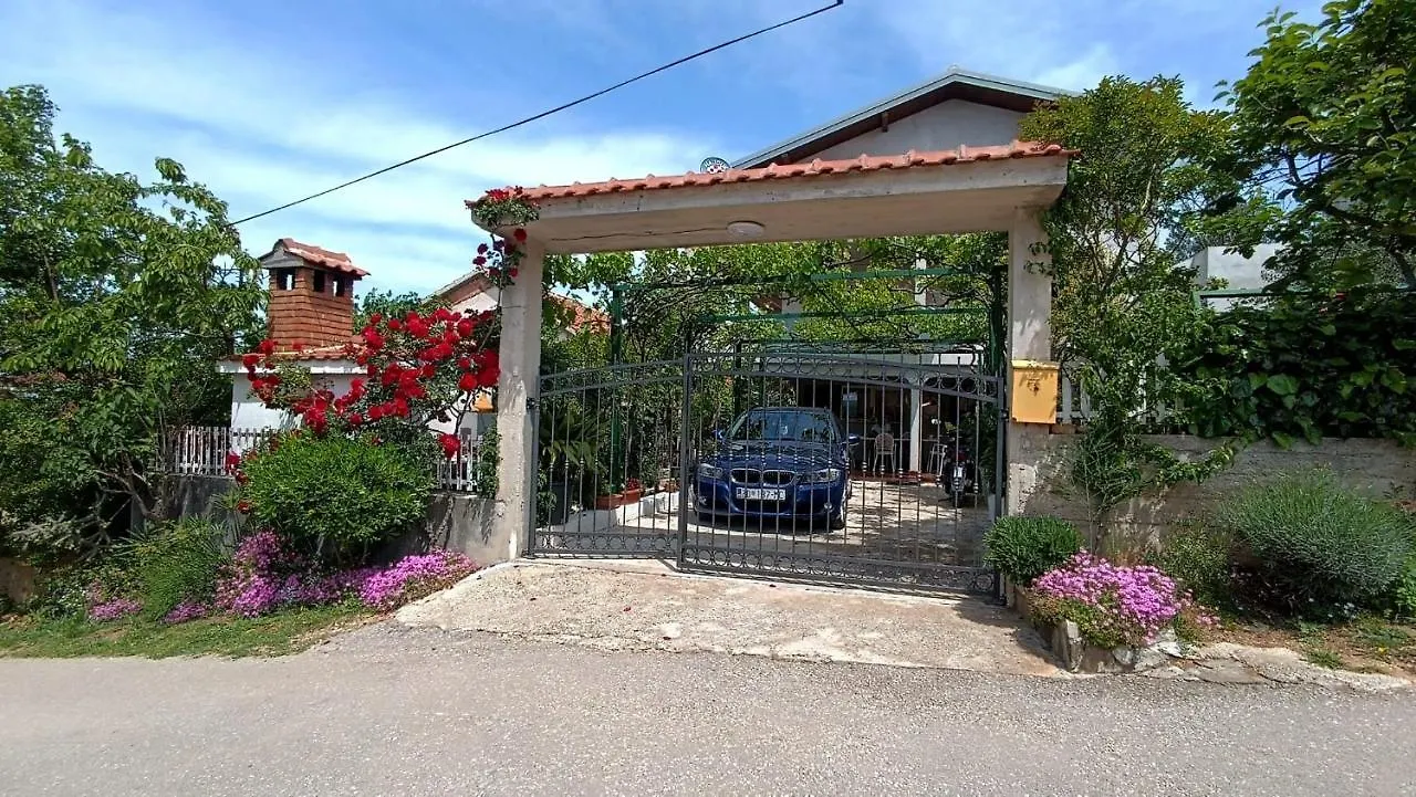 Apartment Apartman Mihaela Gornji Karin Croatia