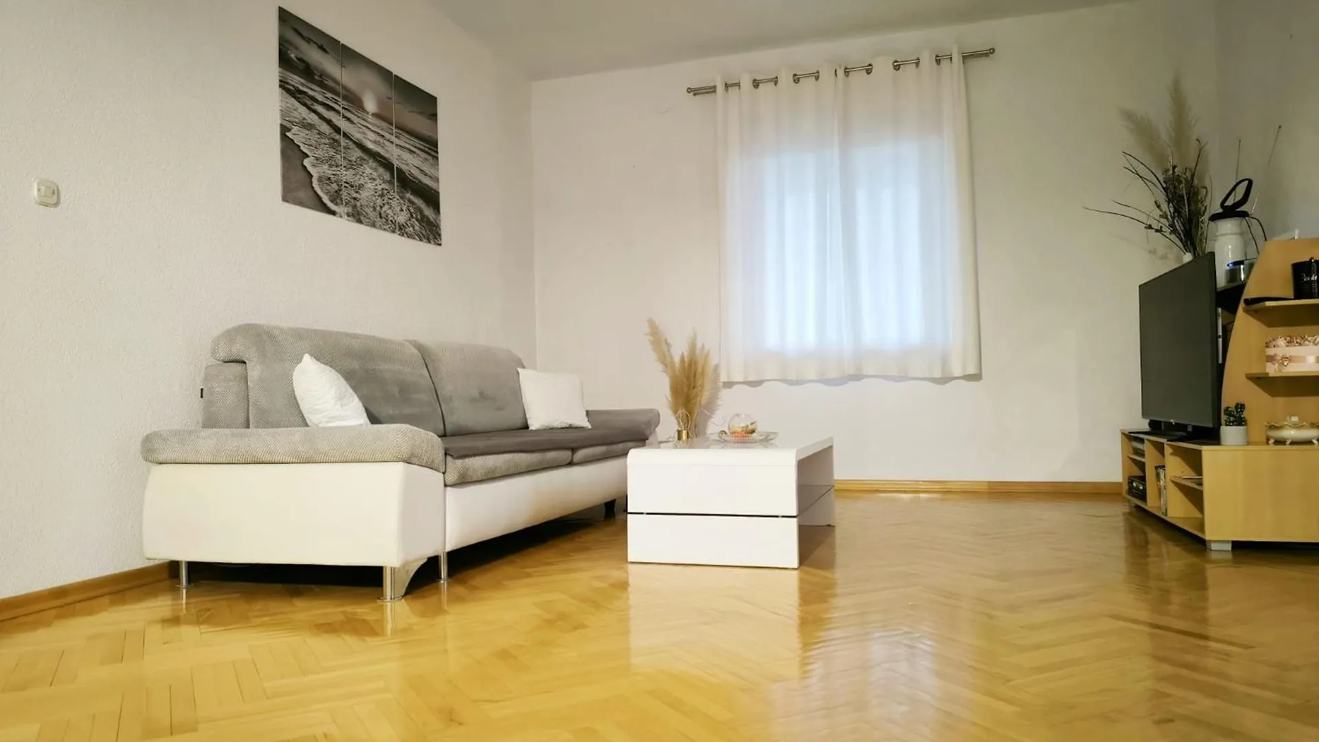 Apartman Mihaela Gornji Karin Apartment