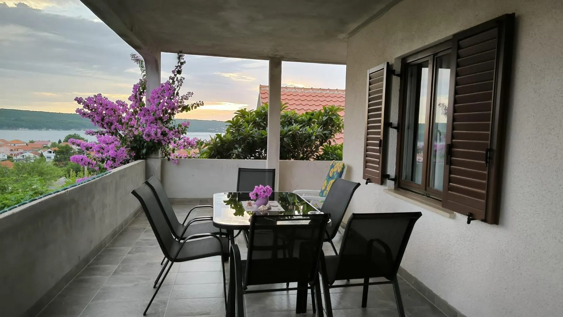 Apartman Mihaela Gornji Karin 0*,