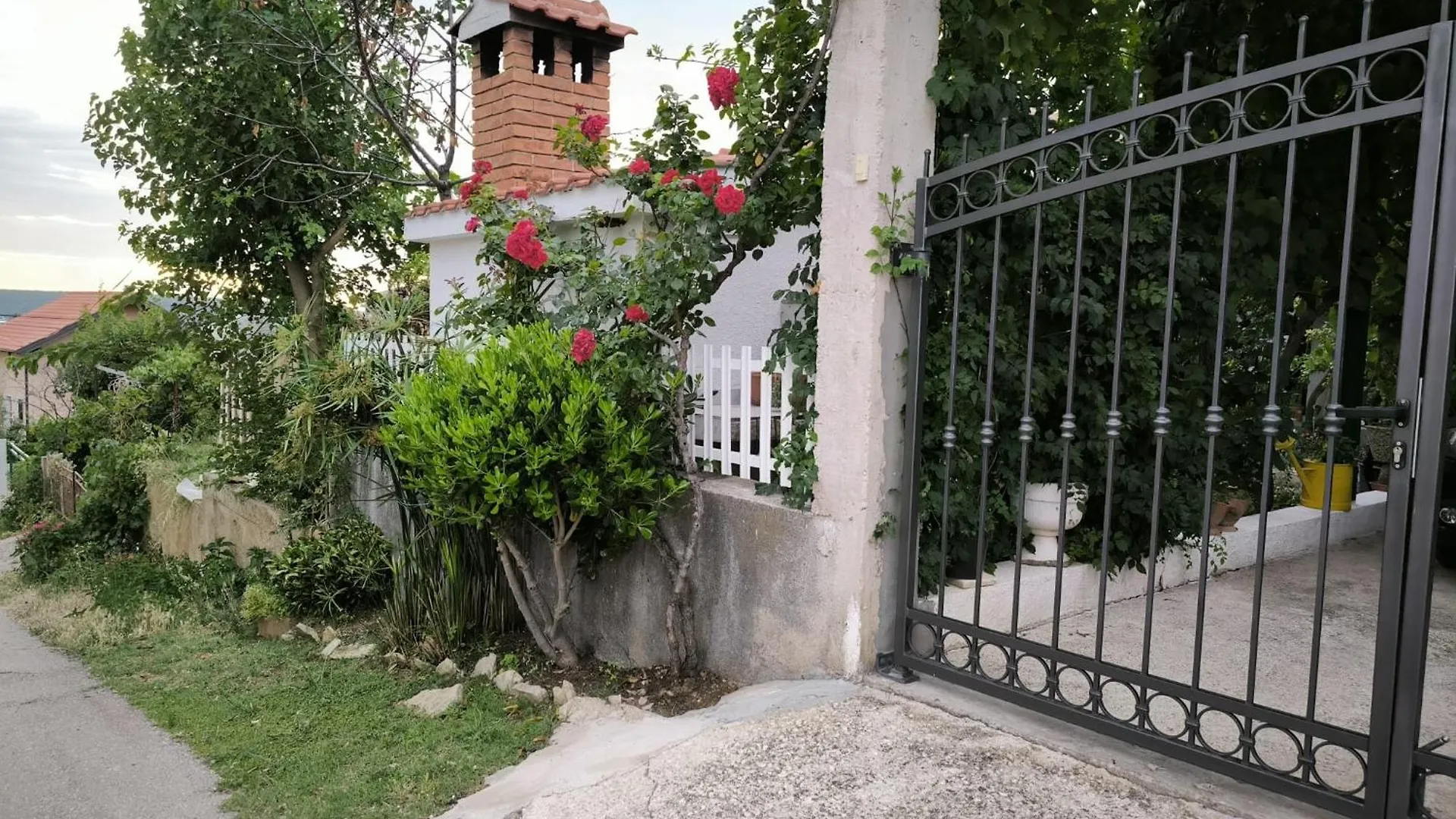 Apartman Mihaela Gornji Karin Apartment